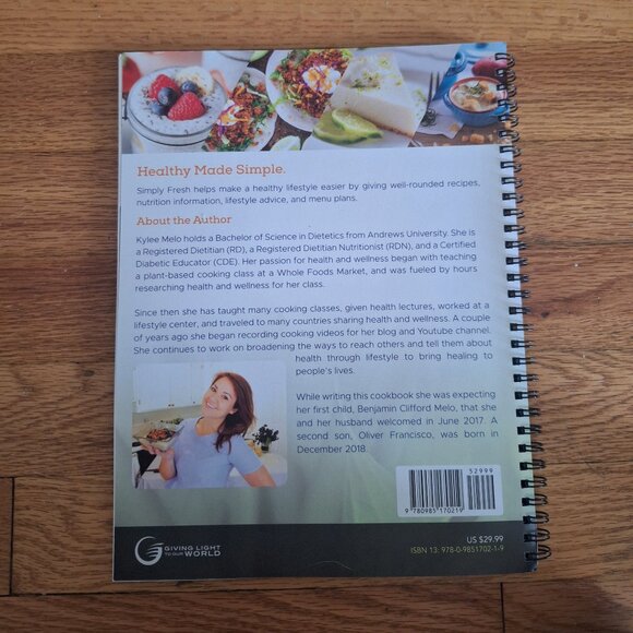 Simply Fresh plant-based recipies spiral-bound, Kylee Melo, new - Picture 3 of 3